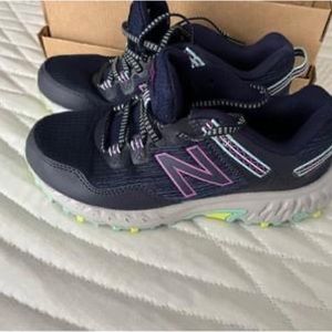 New Balance Trail Shoes Sz 6